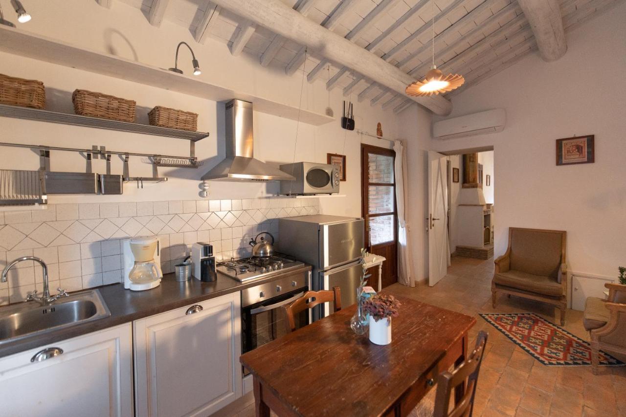 Agriturismo Borgo Di Campagna Il Tesoro Torre Alfina Eksteriør billede