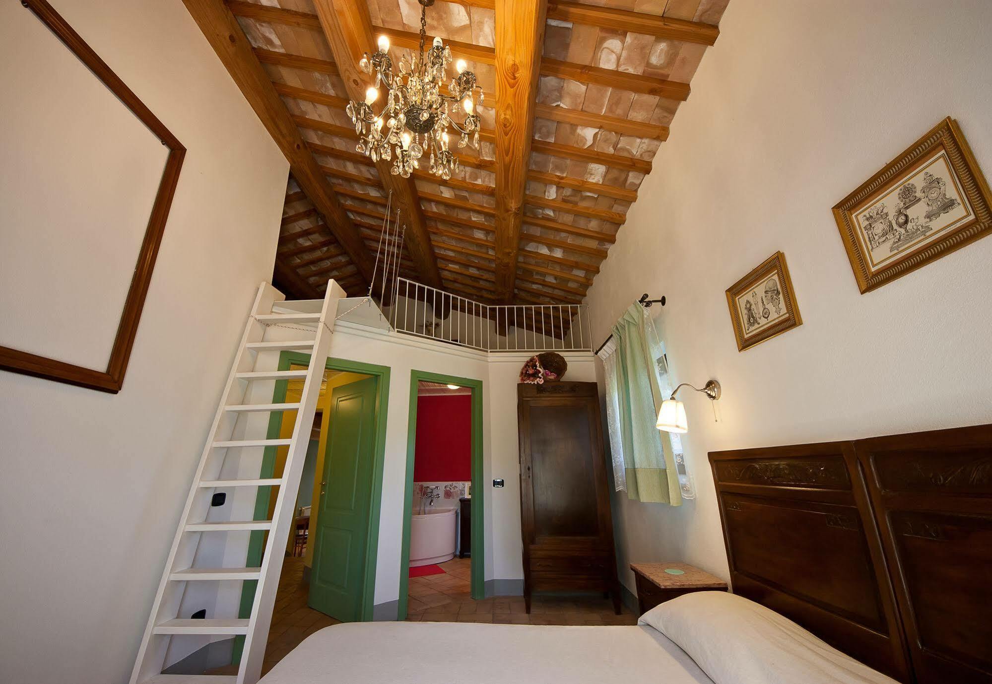 Agriturismo Borgo Di Campagna Il Tesoro Torre Alfina Eksteriør billede